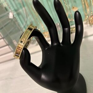 ❤️❤️ SOLD 💕💕18k saudi gold 15cm